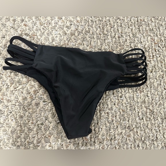 Bikini bottoms never worn - Picture 2 of 2